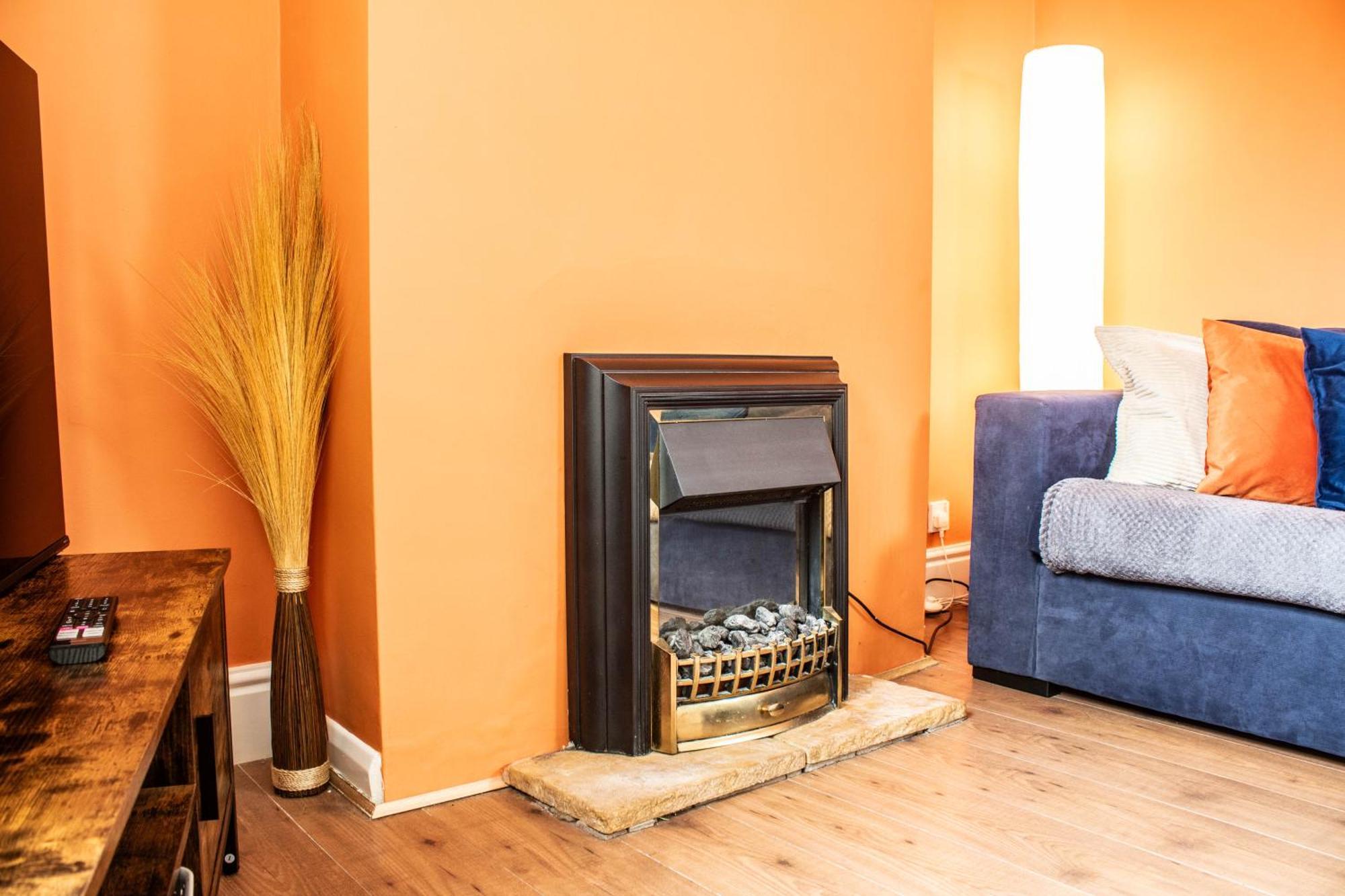3 Bed House - Free Parking - 10 Minutes To Centre - Perfect For Families, Contractors And Relocators - Long Rates Available Apartment York