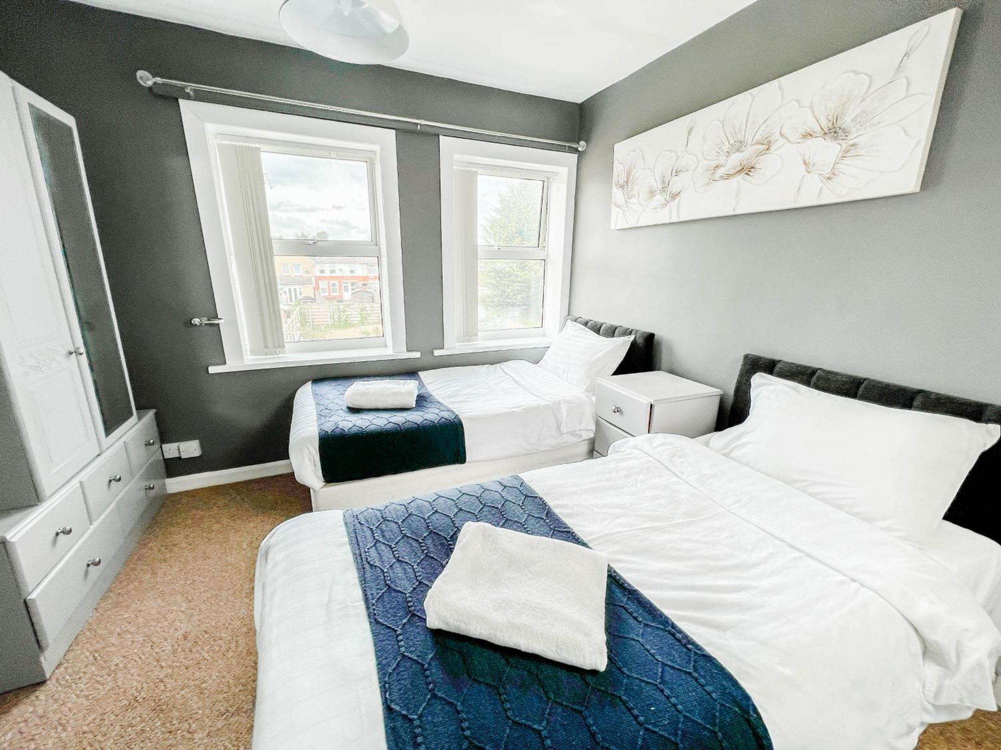 Apartment 3 Bed House - Free Parking - 10 Minutes To Centre - Perfect For Families, Contractors And Relocators - Long Rates Available York